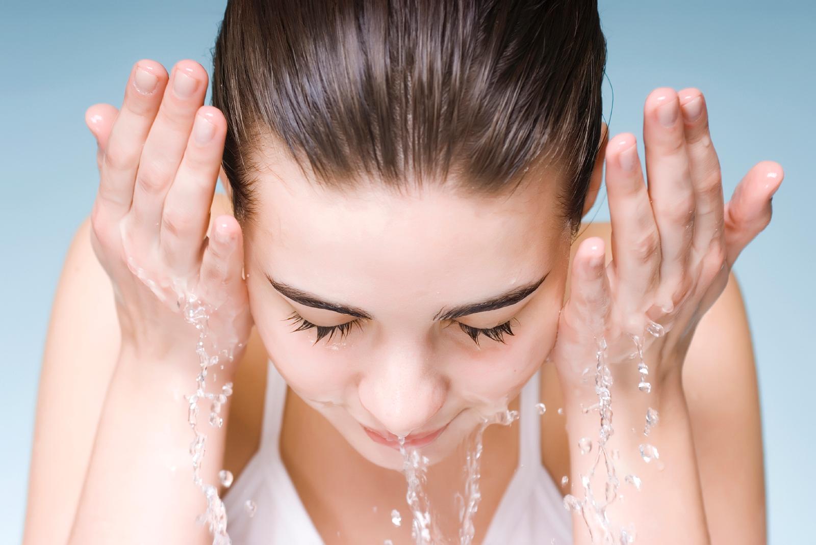 The Do's and Don'ts For Washing Your Face • Relate Magazine